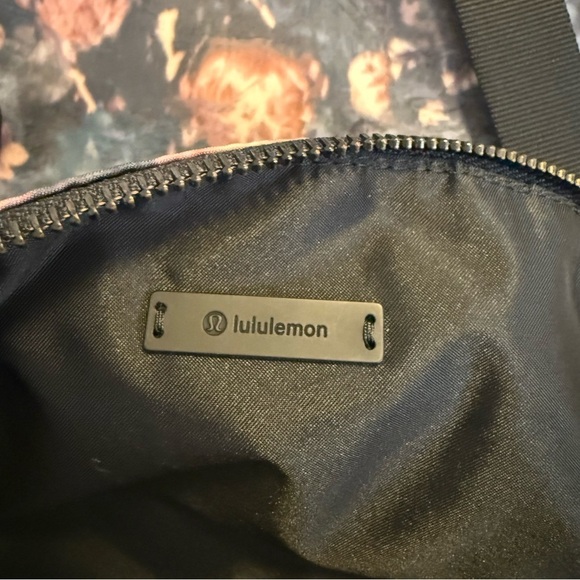 Lululemon Festival Bag II *5L Pink Purple Frosted Rose Multi / Black - Picture 10 of 14